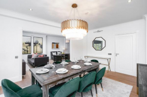 ' Luxury & Spacious AirConditioned 4 Bed 4 Bath Apartment '